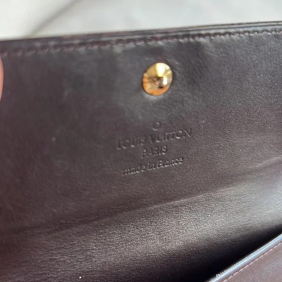 Authentic Louis Vuitton Vernis bi-fold Wallet